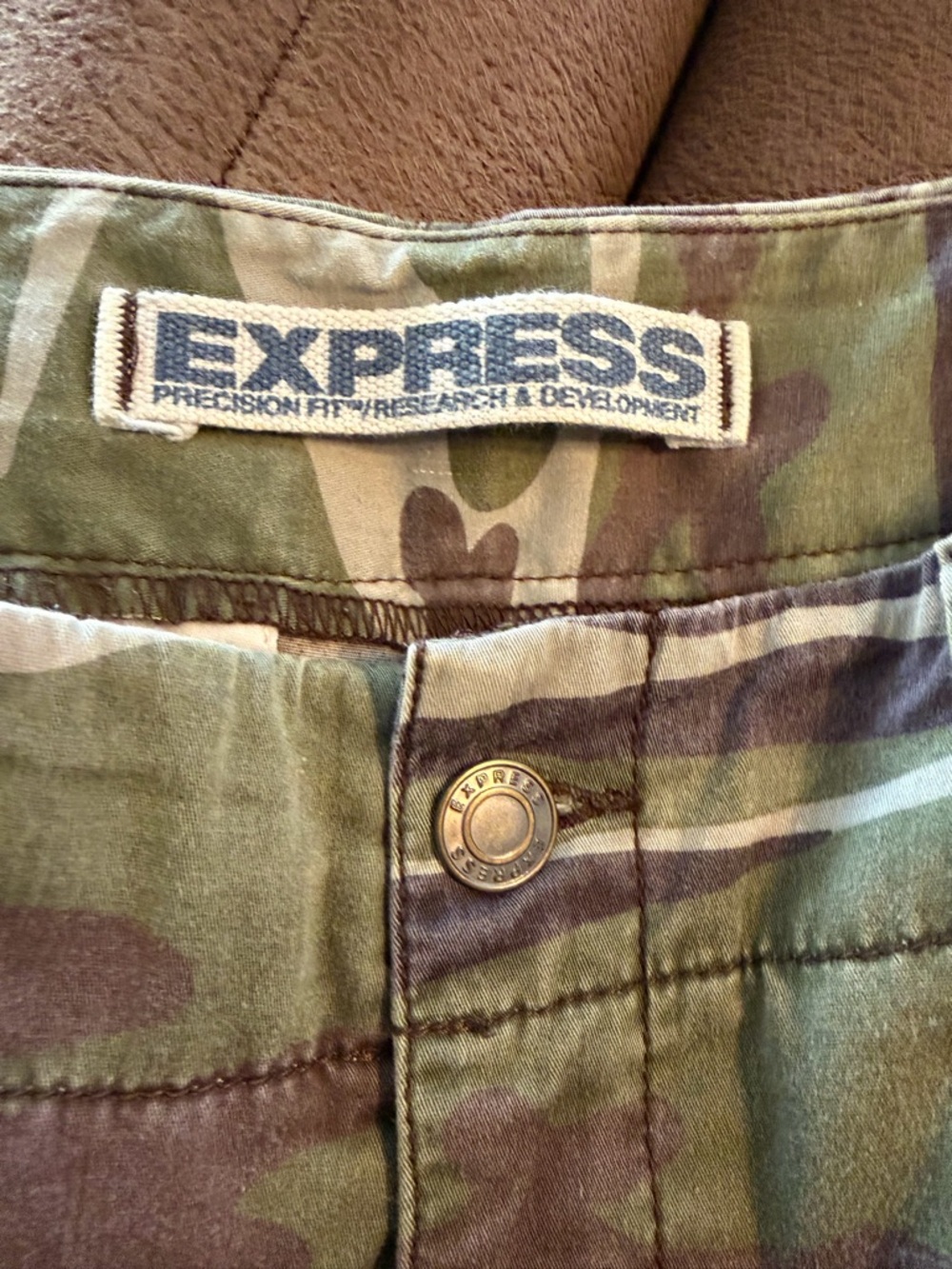 Vintage Express Women's Camo Cargo Pants with Pink Floral Embroidery Sz 9/10 - Picture 7 of 8